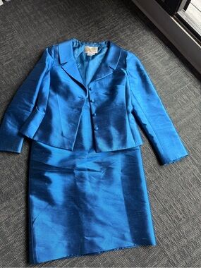 Vintage Hickey Freeman Teri Jon Vibrant Blue Silk Two-Piece Skirt Suit 8